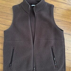 Aritzia TNA fleece vest chocolate brown.